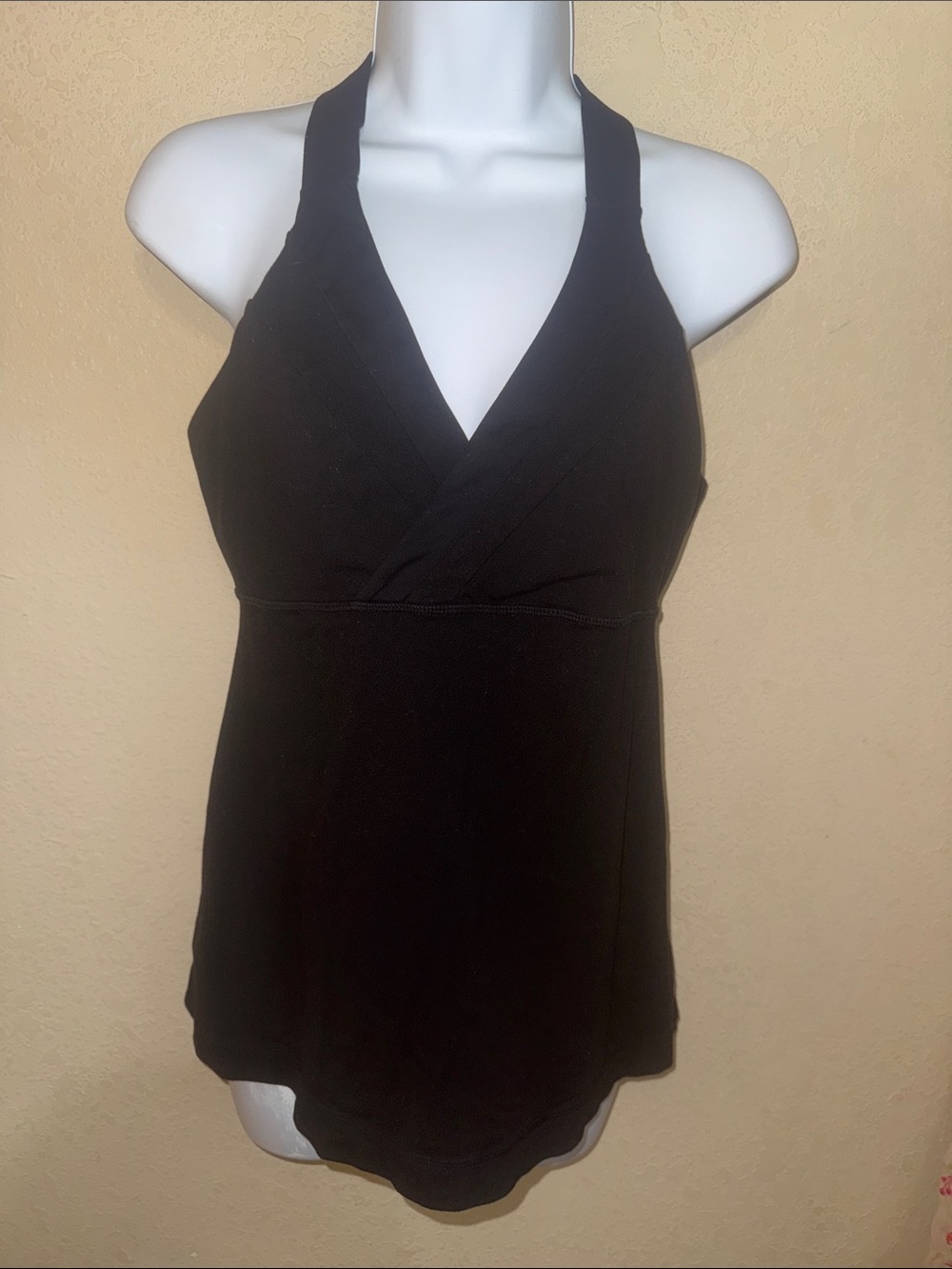 lululemon athletica Black Halter V-Neck Tank Camisole sz 10